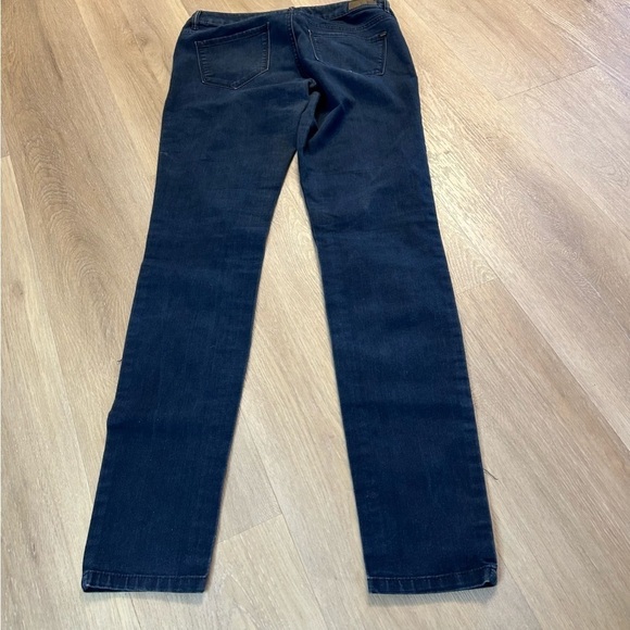 GRG DNM created in Montreal stretch, low rise, straight leg, dark denim, jean - Picture 9 of 10